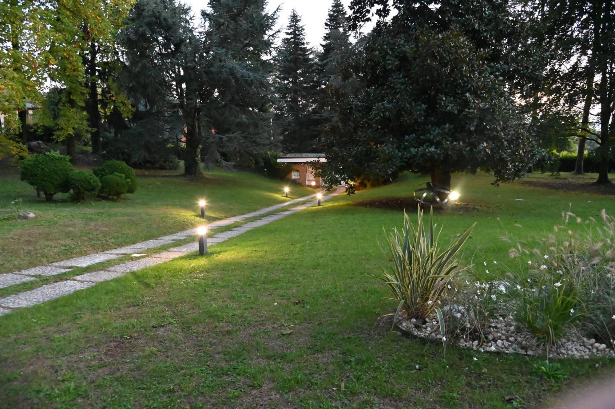 Wonderful Villa Between Como And Milano Sirtori Экстерьер фото